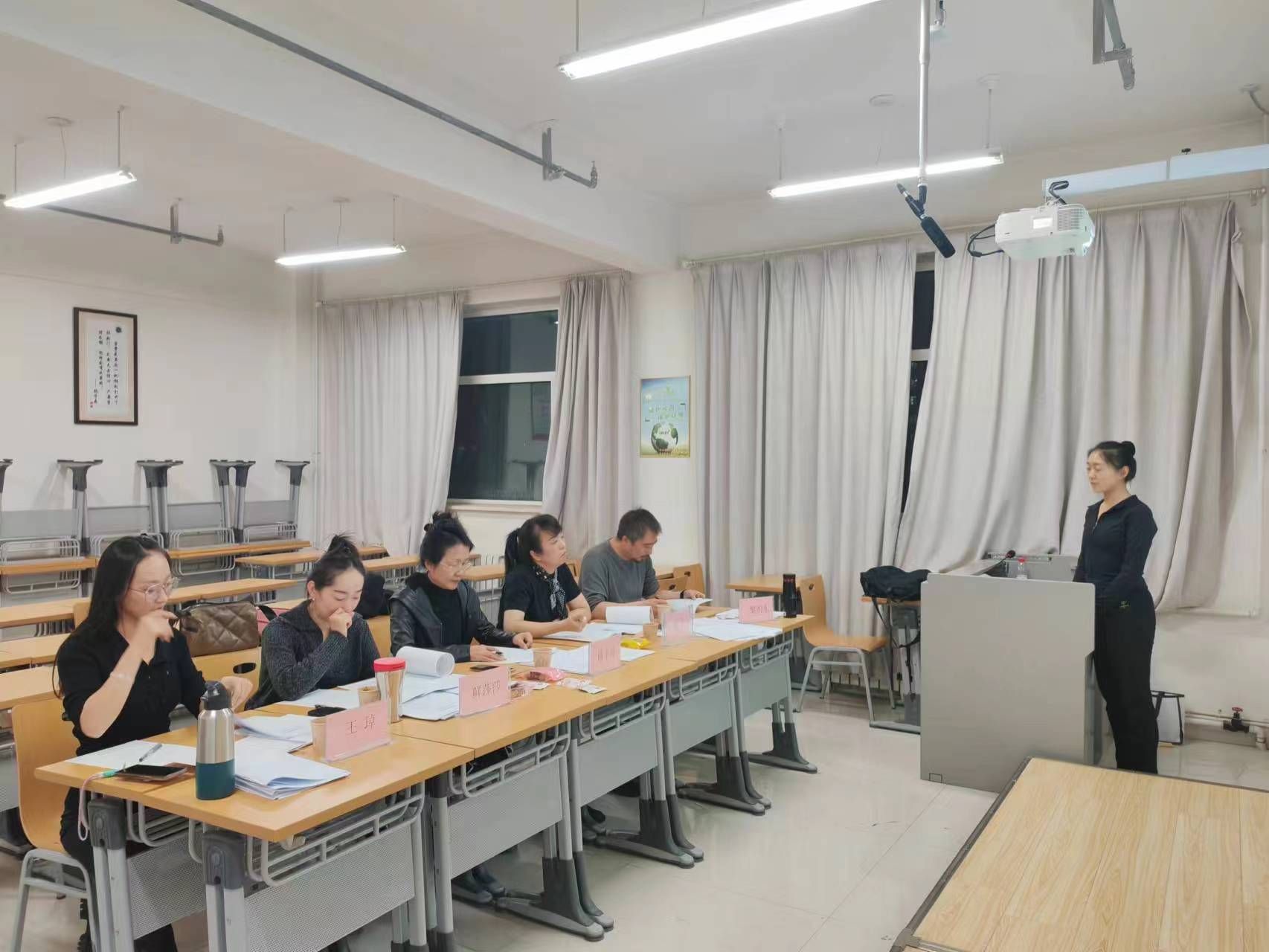 舞蹈学院举办2024年校级大学生创新创业训练计划项目立项答辩会